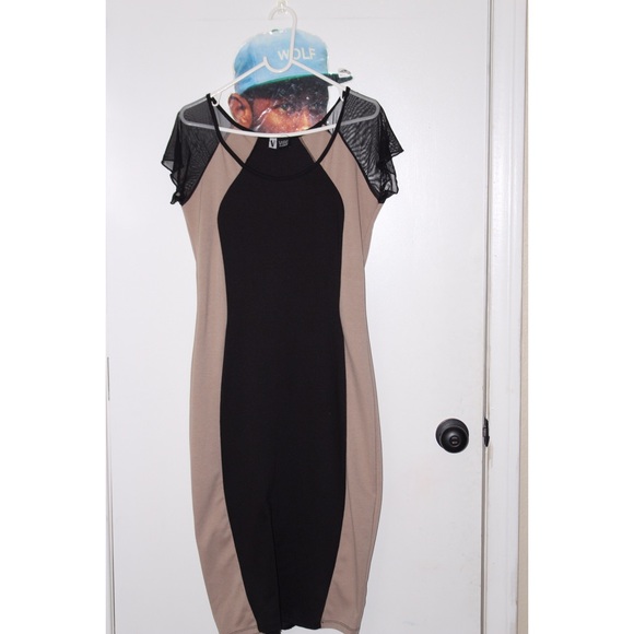 Black and coffee colored hourglass dress with mesh - Picture 2 of 5